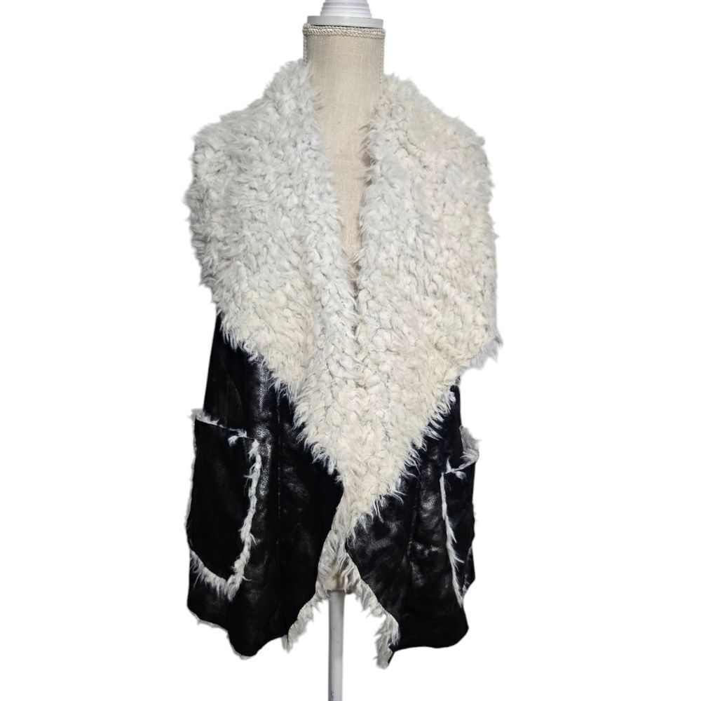 She and Sky open fleece vest size large